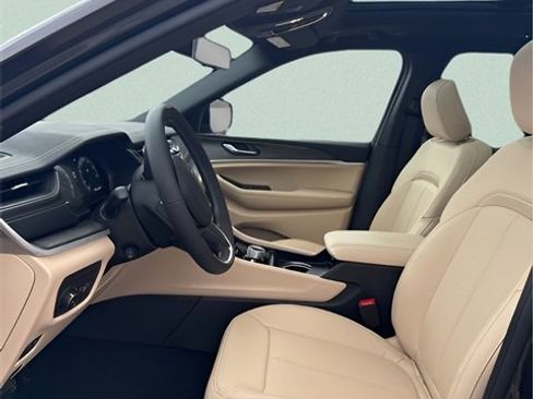 New 2025 Jeep Grand Cherokee L Limited w/ Luxury Tech Group II image 11