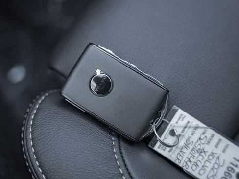 Certified 2025 Volvo XC40 B5 Ultra w/ Climate Package image 43