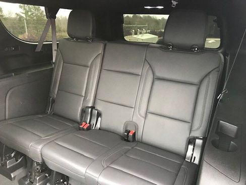 Used 2024 Chevrolet Suburban Z71 w/ Z71 Off-Road Package image 8