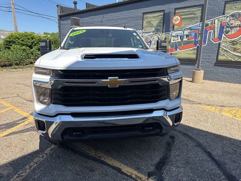 Used 2025 Chevrolet Silverado 2500 LT w/ Convenience Package AWD/4WD image 2