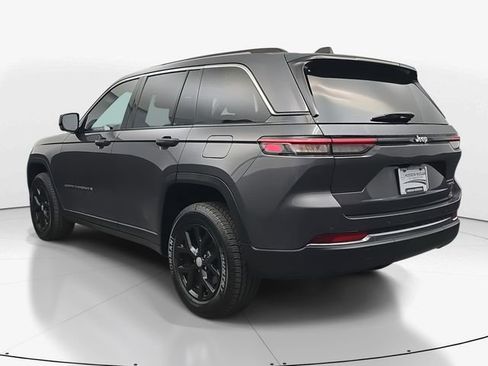 Used 2023 Jeep Grand Cherokee Limited image 7