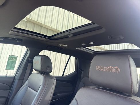 Used 2023 Chevrolet Traverse High Country FWD image 25
