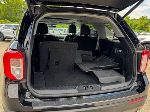 Used 2023 Ford Explorer XLT w/ Equipment Group 202A AWD/4WD image 18