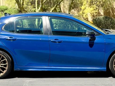 Used 2024 Toyota Camry SE w/ Convenience Package FWD image 5
