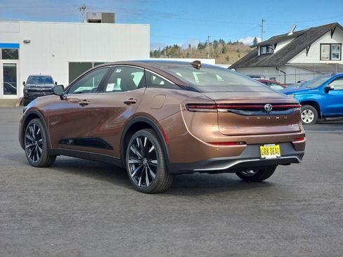 New 2026 Toyota Crown Platinum image 4