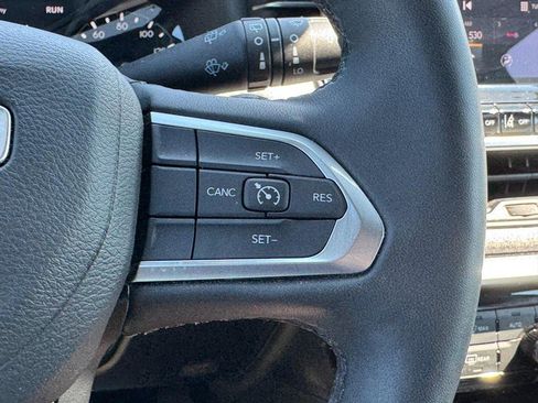 Used 2024 Jeep Compass Latitude w/ Convenience Group AWD/4WD image 17