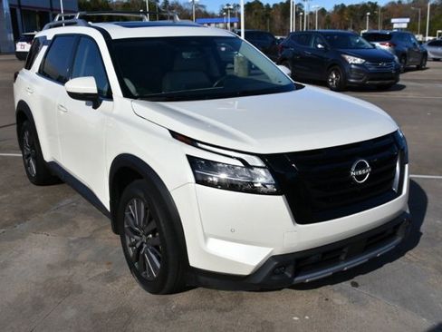 Used 2024 Nissan Pathfinder SL w/ SL Premium Package image 7
