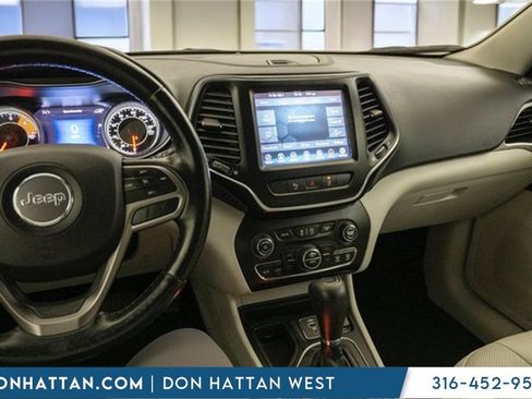 Used 2021 Jeep Cherokee Latitude Lux w/ Comfort/Convenience Group image 21