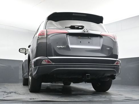 Used 2018 Toyota RAV4 LE FWD image 22