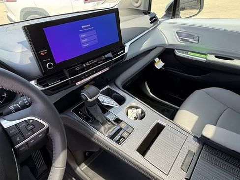 New 2026 Toyota Sienna XLE FWD image 17