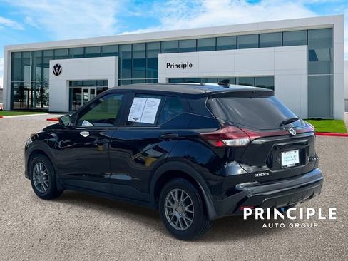 Used 2021 Nissan Kicks S FWD image 7