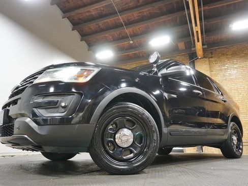 Used 2017 Ford Explorer 4WD Police Interceptor image 3