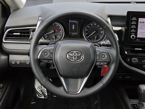 Used 2023 Toyota Camry SE FWD image 13