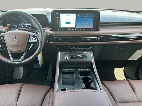 Used 2025 Lincoln Aviator Reserve w/ Equipment Group 201A image 9