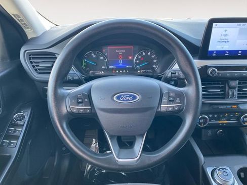 Used 2021 Ford Escape SE image 12