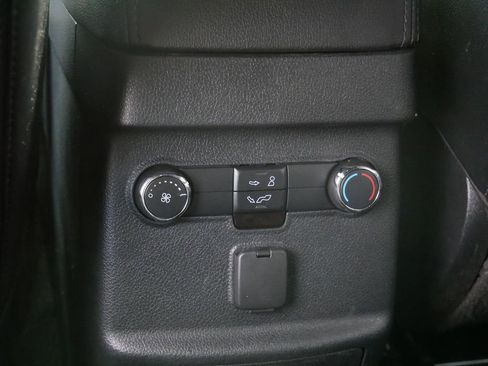 Used 2016 Ford Explorer XLT w/ Equipment Group 202A AWD/4WD image 15