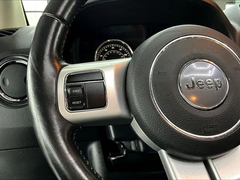 Used 2015 Jeep Compass High Altitude FWD image 10