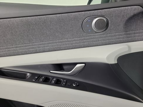 New 2025 Hyundai Elantra Limited image 23