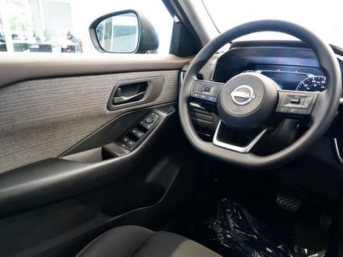 Used 2023 Nissan Rogue S AWD/4WD image 11
