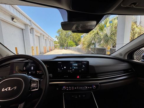 Used 2026 Kia Carnival FWD image 36