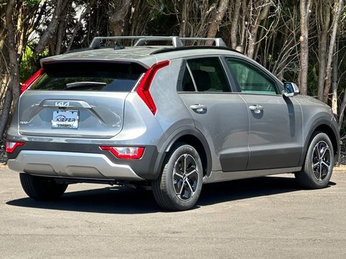 New 2025 Kia Niro EX image 3