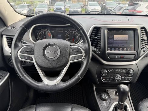 Used 2017 Jeep Cherokee Trailhawk AWD/4WD image 16
