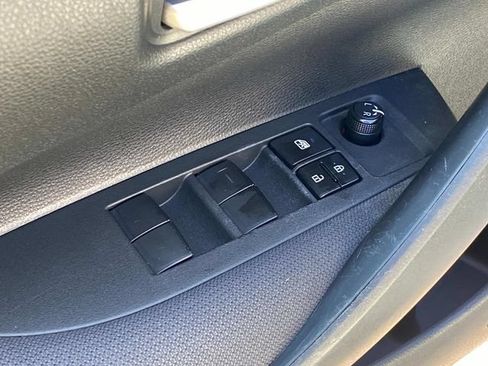 Used 2020 Toyota Corolla LE FWD image 11