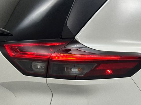 Used 2023 Nissan Rogue SV w/ SV Premium B Package image 24