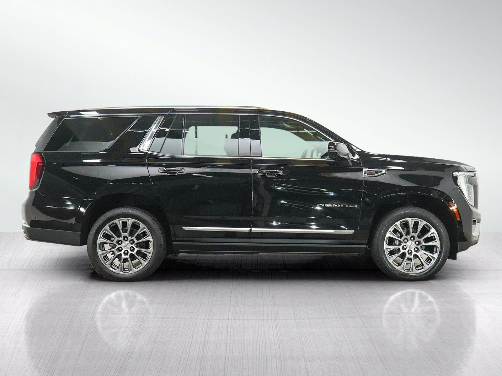 Used 2025 GMC Yukon Denali w/ Denali Reserve Package AWD/4WD image 6