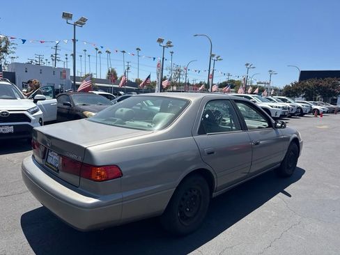 Used 2000 Toyota Camry CE FWD image 4