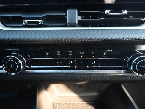 Used 2026 Chevrolet Equinox LT image 23