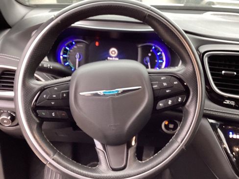 Used 2020 Chrysler Pacifica Limited w/ Advanced Safetytec Group image 9