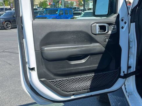 Used 2023 Jeep Wrangler Unlimited Sahara w/ Cold Weather Group AWD/4WD image 9