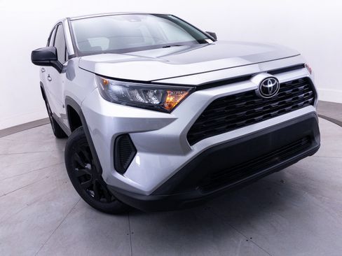 Used 2022 Toyota RAV4 LE AWD/4WD image 4
