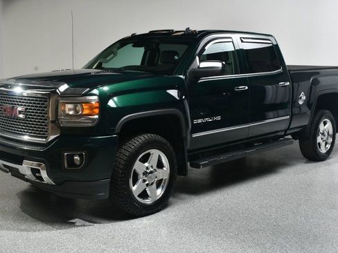 Used 2015 GMC Sierra 2500 Denali w/ Duramax Plus Package image 2