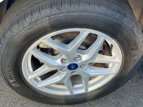 Used 2022 Ford Edge SEL w/ Convenience Package image 9