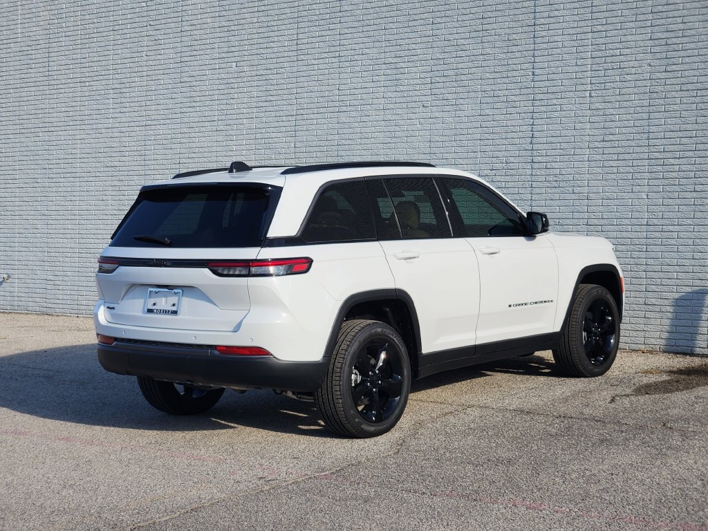 New 2026 Jeep Grand Cherokee Limited w/ Limited Altitude Package AWD/4WD image 4