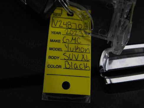 Used 2023 GMC Yukon XL Denali AWD/4WD image 23
