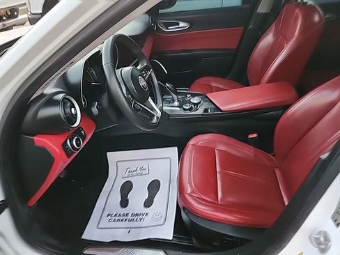 Used 2019 Alfa Romeo Giulia image 4