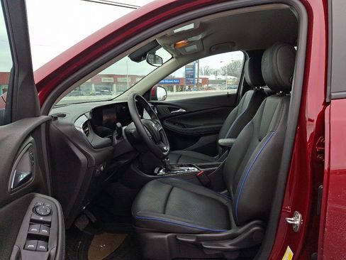Used 2025 Buick Encore GX Sport Touring image 13
