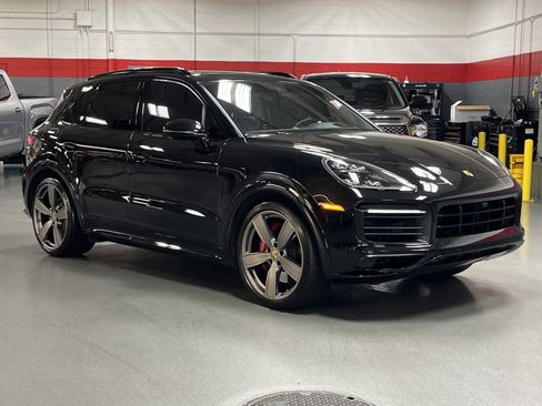 Used 2023 Porsche Cayenne GTS image 2
