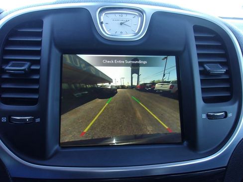 Used 2021 Chrysler 300 Touring L image 12