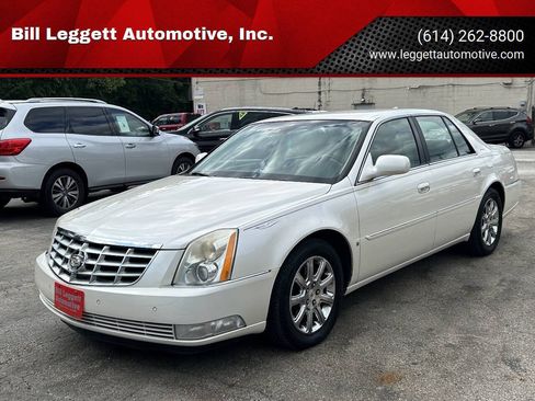 Used 2009 Cadillac DTS w/ Trunk Convenience Package FWD image 1