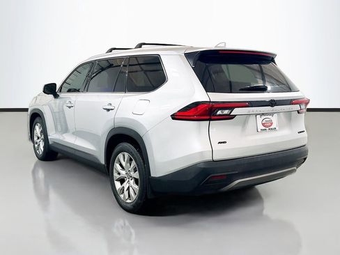 Used 2024 Toyota Grand Highlander AWD image 6