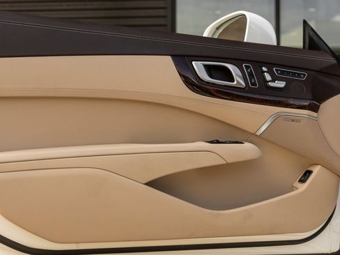 Used 2020 Mercedes-Benz SL 550 image 23