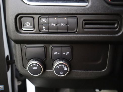 Used 2024 Chevrolet Suburban LT image 13