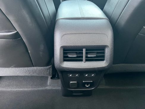 Used 2018 Chevrolet Equinox Premier FWD image 29