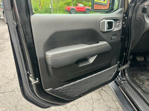 Used 2023 Jeep Wrangler Unlimited Rubicon 392 w/ Trailer Tow Package AWD/4WD image 19