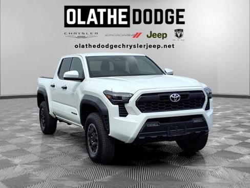 Used 2025 Toyota Tacoma TRD Off-Road AWD/4WD image 30