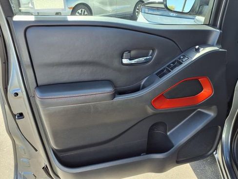 Used 2024 Nissan Frontier PRO-4X image 9